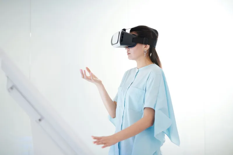 Ghost Towns with Good Wi-Fi: Why VR Social Worlds Keep Dying — and Who's Actually Surviving
